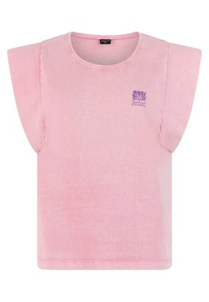 Roze mouwloos T-shirt met brede schouders en een klein paars "protest" logo op de linkerborst tegen een witte achtergrond.