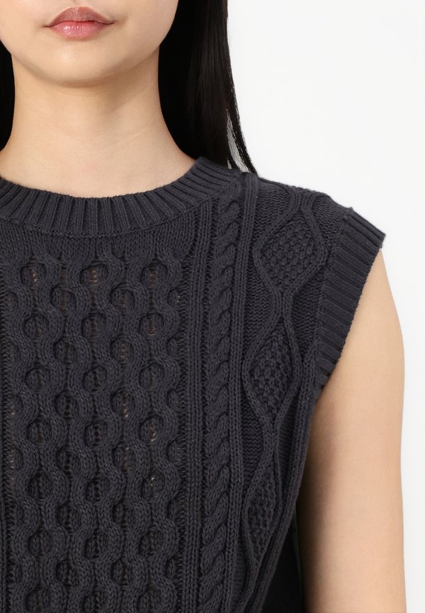 VMARWEN O NECK VEST - Jumper - obsidian2