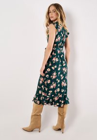 Apricot PAINTERLY FLORAL MIDI  - Freizeitkleid - green