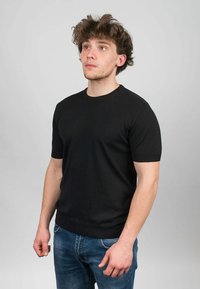 Thumbnail Image 4