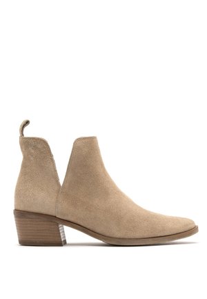 - Ankle boot