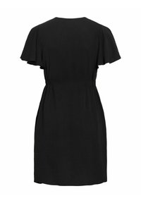 Robe noire à manches courtes avec manches volantées et taille froncée, longueur genou, vue de dos sur fond blanc.