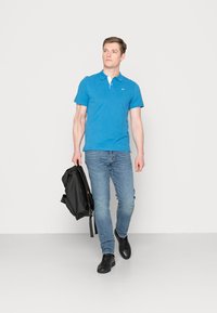 TOM TAILOR BASIC  - Polo - vallarta blue