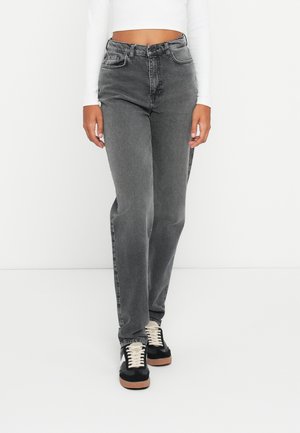 Gray denim jeans with a straight cut, five pockets, and a high waist. Worn with black and white sneakers featuring a gum sole.