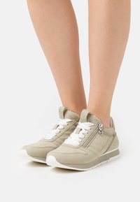 Tamaris Trainers - emerald