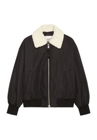 Svart bomberjacka med en krämfärgad fårskinnskrage, framzipper, två sidofickor och ribbade manschetter och fåll. Slät tygfinish.