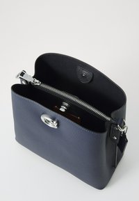 Thumbnail Image 6