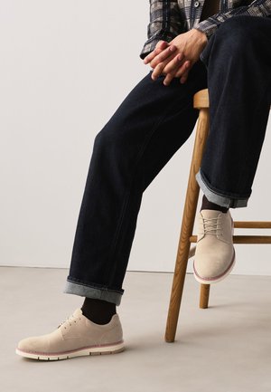 Next, REGULAR FIT - COMFORT DERBY - Sporty snøresko - stone