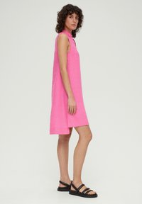 s.Oliver V AUSSCHNITT - Blusenkleid - pink