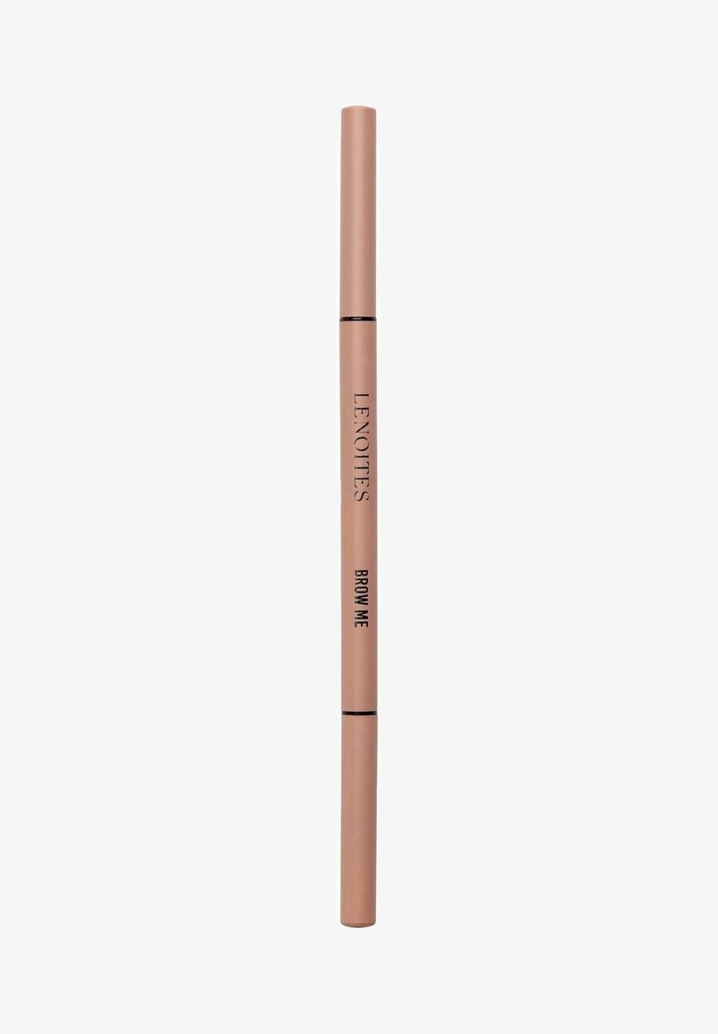 Browpotlood in een slanke roze tube met een matte afwerking. Heeft zwarte tekst "BROW ME" en een zwarte band nabij het midden.