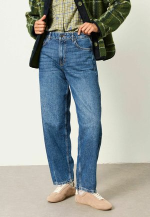 FatFace, TALL FIT - BARREL JEANS - Wide Leg - mid blue