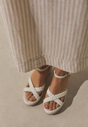 Next, REGULAR FIT - FOREVER COMFORT® PLAIT CROSSOVER WEDGES  . - Espandrilky - white