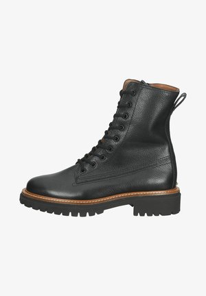 Schwarze Leder Schnürstiefel mit strukturierter Oberfläche, abgerundeter Spitze und robuster Sohle. verfügt über einen niedrigen Absatz und eine Schlaufe hinten für einfaches Anziehen.