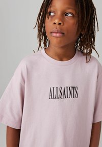 smALLSAINTS REGULAR FIT- GRAPHIC CREW - Camiseta estampada - pale pink beast