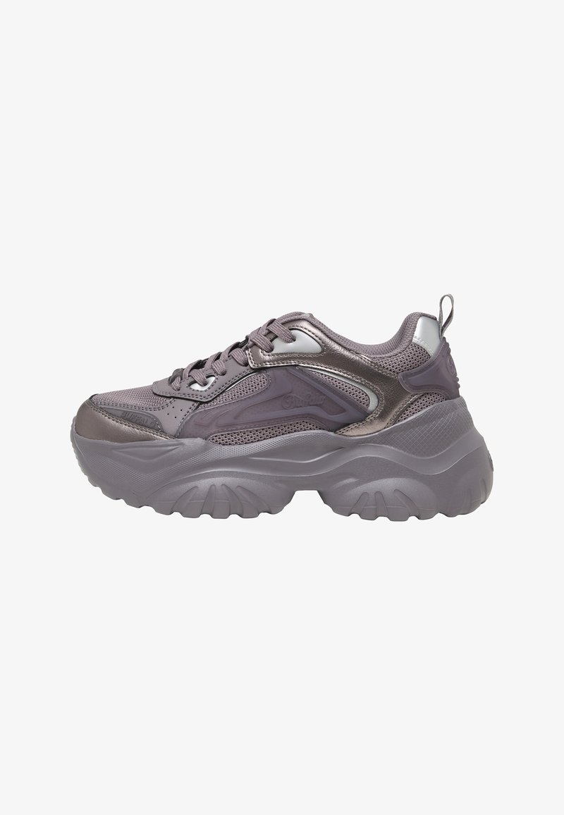 Baskets épaisses violet-gris avec dessus en mesh texturé et synthétique, semelle épaisse rainurée, fermeture à lacets et languette arrière.