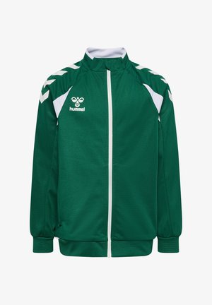 Groen sportjack met witte ritssluiting, witte chevronstrepen op de schouders en wit hummel-logo op de borst, voorkant weergegeven.