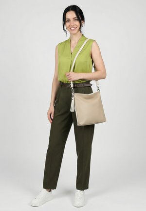 Emily & Noah, EMILY & NOAH UMHÄNGETASCHE E&N CLERMONT RUE 09 - Handbag - sand