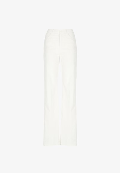 Weiße, ausgestellte Jeans aus Denim mit hoher Taille, vorderen Taschen und einem Standardknopf- und Reißverschluss. Glatte Textur.