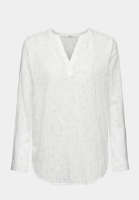 Camisa blanca de manga larga con escote en V, que presenta un tejido texturizado, sutiles patrones florales azules y una botonadura en el escote.