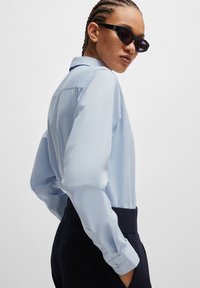 HUGO THE ESSENTIAL SHIRT - Camicia - bright purple