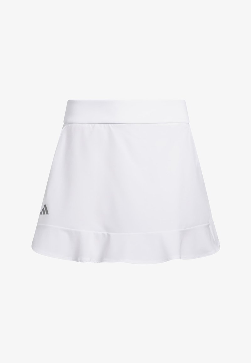 Jupe de sport blanche avec une taille large et un ourlet à volants subtil, arborant un petit logo Adidas gris près du bord inférieur.