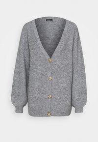 Grå stickad kofta med djup V-ringning, fyra beige knappar, långa puffärmar och ribbade manschetter och nederkant.