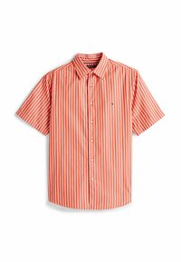 Camisa de polo de manga corta en rayas verticales naranjas y blancas, con un botón en la parte frontal y un pequeño logo en el pecho.