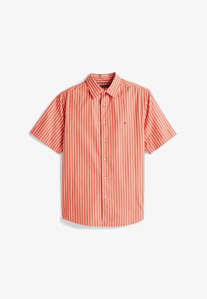 Kortærmet skjorte med krave i orange og hvide lodrette striber, med knaplukning foran og et lille logo på brystet.