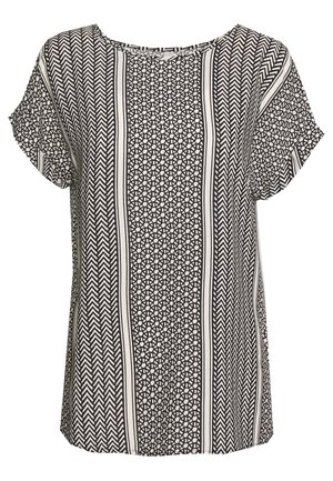 Sort og hvid mønstrede bluse med korte, let svajende ærmer, der har geometriske designs og lodrette striber i et let materiale.
