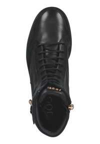 Botte cheville en cuir noir à lacets avec un détail de fermeture éclair dorée sur le côté, vue de dessus montrant un bout arrondi et un col rembourré.