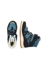 Snöboots med en teal- och svartdesign, med en strukturerad ovandel, plyschvit foder och en gummisula, som säkras med snören och rem.