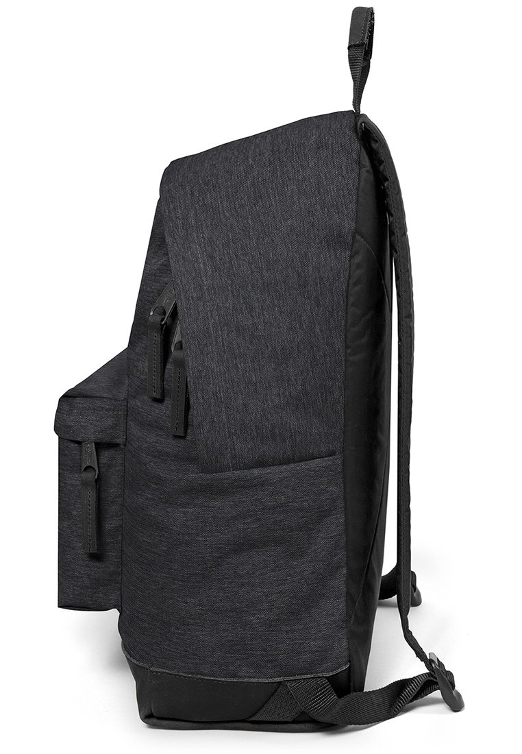 eastpak wyoming into black yarn