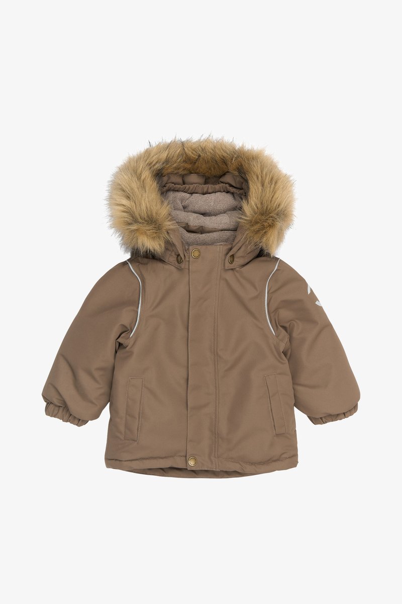 Hnedá zateplená parka s odnímateľnou umelou kožušinou na kapucni, s prednými vreckami, elastickými manžetami a zipsom na prednej strane s gombíkovým zapínaním.