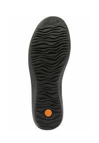 Suela de zapato de goma negra con un patrón de olas. Presenta un acento circular central en color naranja y un grabado de "softinos 38" en el talón.
