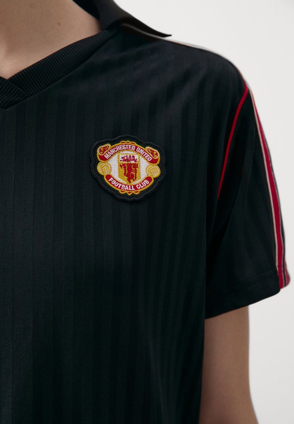 MANCHESTER UNITED ICON - Club wear2