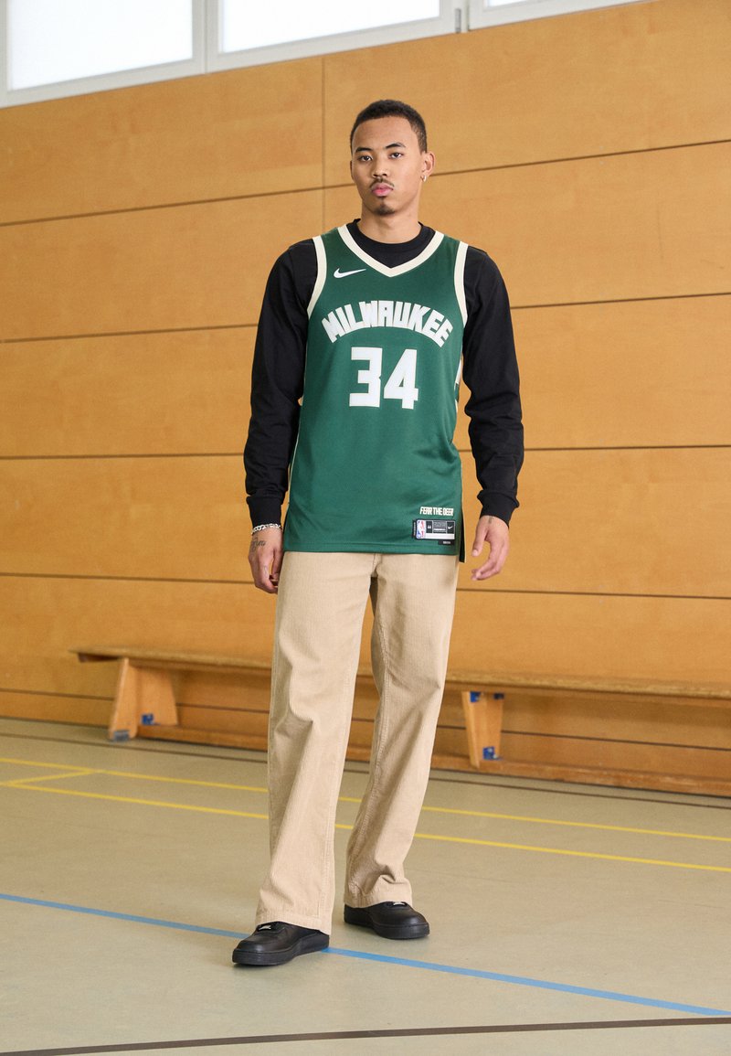 Nike Performance NBA GIANNIS ANTETOKOUNMPO MILWAUKEE BUCKS SWINGMAN Icon Article De Supporter Fir N1242d4xw M11