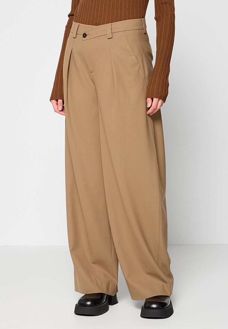 closed Broek bruin closed Broek bruin