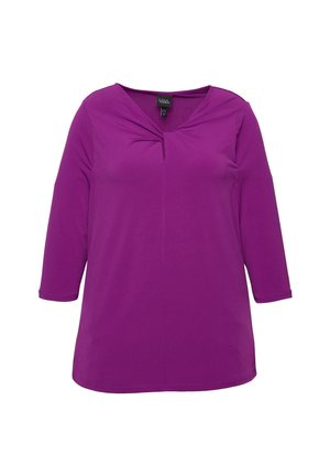 Maglia viola a maniche lunghe con scollatura a V e dettaglio twist al centro davanti. Realizzata in tessuto morbido, ha una vestibilità rilassata.