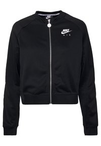 Černá zip-up bunda Nike Air s dlouhými rukávy, žebrovanými manžetami a bílým logem na levé části hrudi na jednoduchém pozadí.