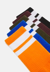 Jack & Jones JACFRANCIS TENNIS 5 PACK - Sokken - vineyard wine/green/marmalade/nautical blue/black