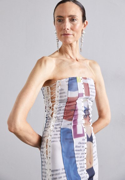 Sinead Gorey VANITY COVER EYELET UP DRESS - Džersejové šaty - white