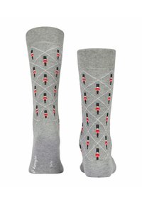 Calzini grigi con un motivo ripetuto di soldati in uniforme rossa con cappelli neri, accentuato da un design a rombi in grigio chiaro.