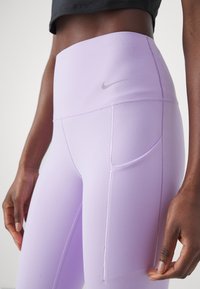 Nike Performance UNIVERSA - Tajice - lilac bloom
