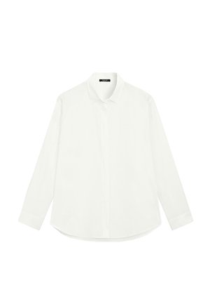 Bílá košile s dlouhým rukávem vyrobená z lehkého materiálu. Má klasický límeček, zapínání na knoflíky a zaoblený lem. Hladká textura, minimalistický design.