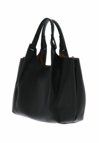 Borsa a tracolla in pelle nera con una finitura testurizzata, dotata di due manici robusti e un design open-top. L'interno presenta un colore a contrasto.