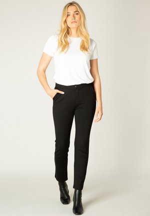 BASE LEVEL Chino - black