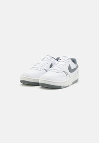 Nike Sportswear GAMMA FORCE - Sneaker low - white/smoke grey/light smoke grey/summit white
