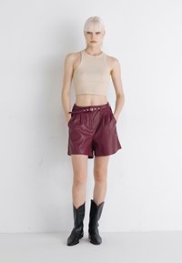 ONLY ONLHEIDI - Šorti - burgundy