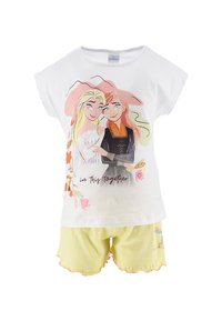 Camiseta blanca de manga corta con dos figuras de dibujos animados, acompañada de un par de pantalones cortos amarillos con un dobladillo ondulado y acentos florales. El texto dice "juntos en esto".