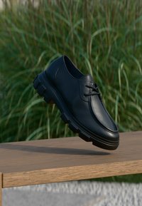 Unausgewählt, black